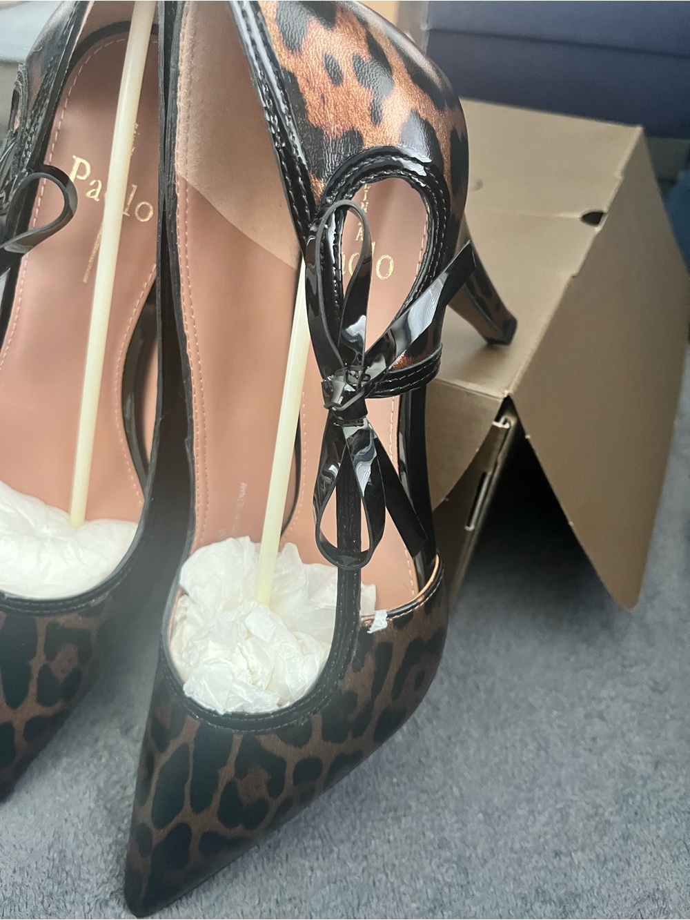 NWT Linea Paolo Pointe Leopard Patent Bow Pumps 9M | Pointed Stiletto Heels